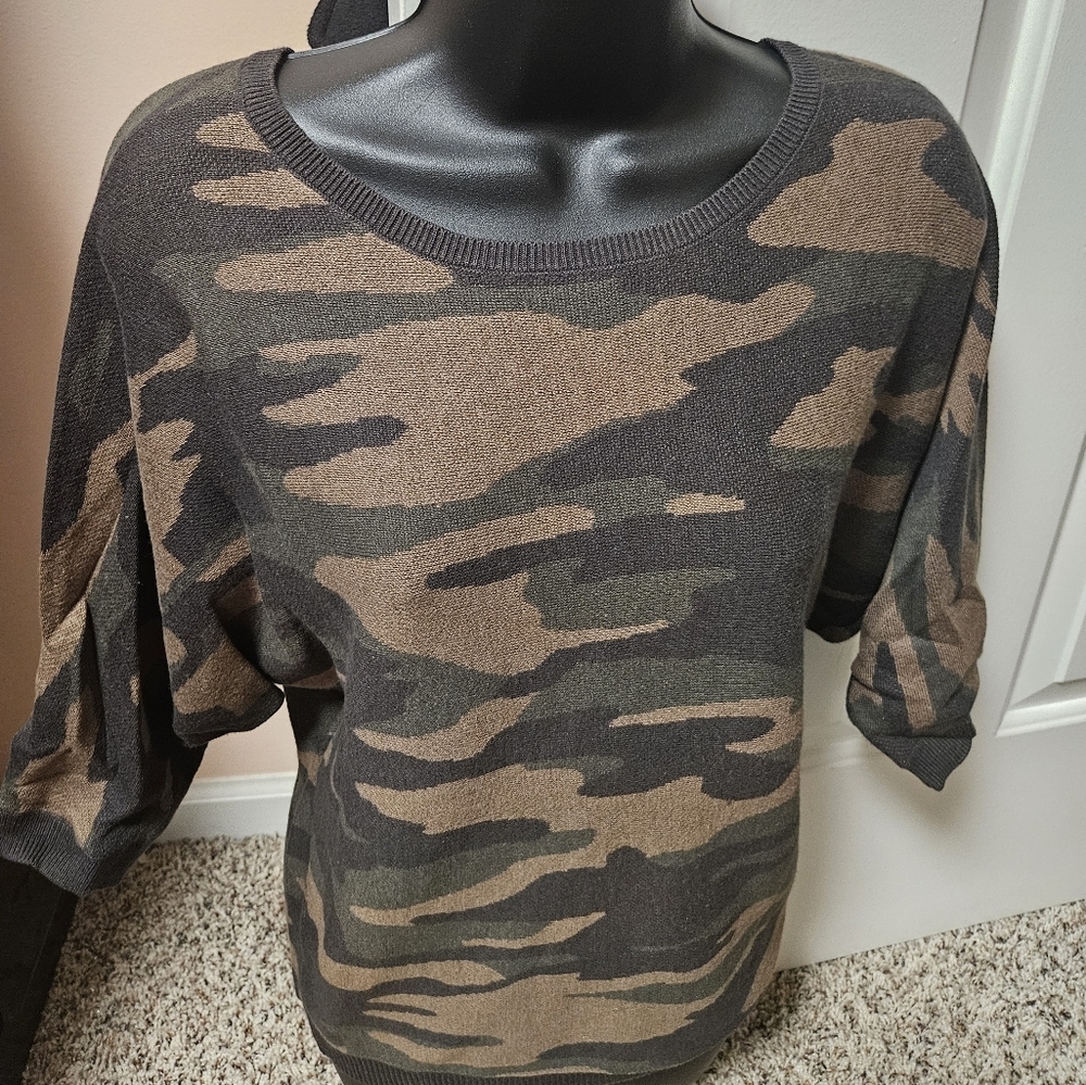 Trendy Camouflage Knit Sweater By New York & Company - Picture 2 of 11